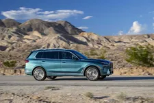 new-bmw-x7-on-location-palm-springs-10-2022-2250px.webp