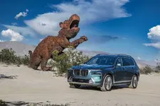 new-bmw-x7-on-location-palm-springs-10-2022-2250px.webp