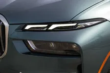 new-bmw-x7-on-location-palm-springs-10-2022-2250px.webp