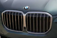 new-bmw-x7-on-location-palm-springs-10-2022-2250px.webp