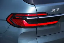new-bmw-x7-on-location-palm-springs-10-2022-2250px.webp