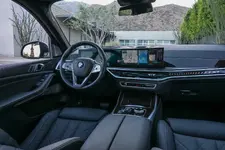 new-bmw-x7-on-location-palm-springs-10-2022-2250px.webp