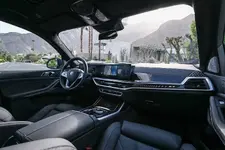 new-bmw-x7-on-location-palm-springs-10-2022-2250px.webp