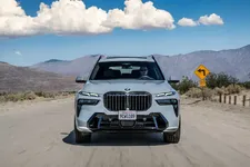 new-bmw-x7-on-location-palm-springs-10-2022-2250px.webp
