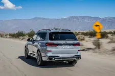 new-bmw-x7-on-location-palm-springs-10-2022-2250px.webp