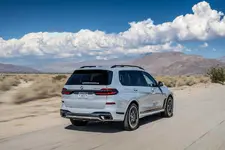 new-bmw-x7-on-location-palm-springs-10-2022-2250px.webp