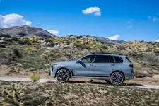 new-bmw-x7-on-location-palm-springs-10-2022-2250px.webp