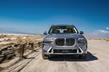 new-bmw-x7-on-location-palm-springs-10-2022-2250px.webp