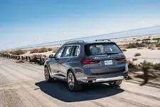 new-bmw-x7-on-location-palm-springs-10-2022-2250px.webp