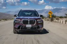 new-bmw-x7-on-location-palm-springs-10-2022-2250px.webp