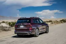 new-bmw-x7-on-location-palm-springs-10-2022-2250px.webp