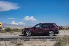 new-bmw-x7-on-location-palm-springs-10-2022-2250px.webp