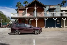 new-bmw-x7-on-location-palm-springs-10-2022-2250px.webp