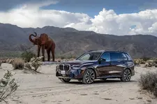 new-bmw-x7-on-location-palm-springs-10-2022-2250px.webp