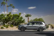 new-bmw-x7-on-location-palm-springs-10-2022-2250px.webp