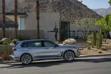 new-bmw-x7-on-location-palm-springs-10-2022-2250px.webp