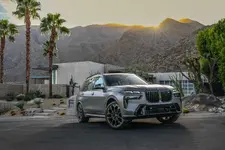 new-bmw-x7-on-location-palm-springs-10-2022-2250px.webp