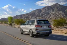 new-bmw-x7-on-location-palm-springs-10-2022-2250px.webp