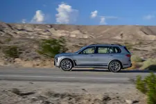 new-bmw-x7-on-location-palm-springs-10-2022-2250px.webp
