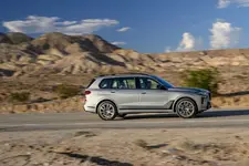 new-bmw-x7-on-location-palm-springs-10-2022-2250px.webp