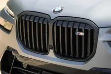 new-bmw-x7-on-location-palm-springs-10-2022-2250px.webp