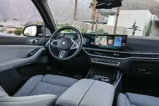 new-bmw-x7-on-location-palm-springs-10-2022-2250px.webp