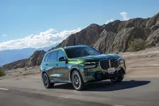new-bmw-x7-on-location-palm-springs-10-2022-2250px.webp