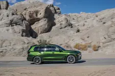 new-bmw-x7-on-location-palm-springs-10-2022-2250px.webp