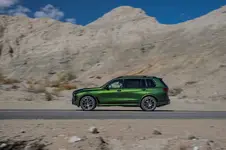 new-bmw-x7-on-location-palm-springs-10-2022-2250px.webp