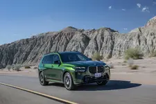 new-bmw-x7-on-location-palm-springs-10-2022-2250px.webp