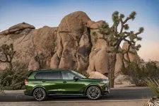 new-bmw-x7-on-location-palm-springs-10-2022-2250px.webp