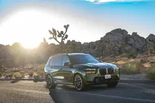 new-bmw-x7-on-location-palm-springs-10-2022-2250px.webp