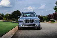 new-bmw-x7-on-location-palm-springs-10-2022-2250px.webp