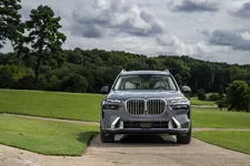 new-bmw-x7-on-location-palm-springs-10-2022-2250px.webp