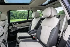 new-bmw-x7-on-location-palm-springs-10-2022-2250px.webp