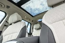 new-bmw-x7-on-location-palm-springs-10-2022-2250px.webp