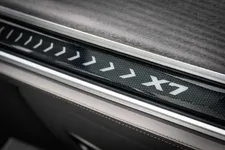 new-bmw-x7-on-location-palm-springs-10-2022-2250px.webp