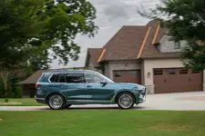 new-bmw-x7-on-location-palm-springs-10-2022-2250px.webp