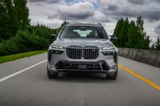new-bmw-x7-on-location-palm-springs-10-2022-2250px.webp