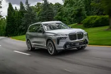 new-bmw-x7-on-location-palm-springs-10-2022-2250px.webp
