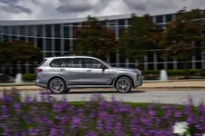 new-bmw-x7-on-location-palm-springs-10-2022-2250px.webp