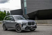 new-bmw-x7-on-location-palm-springs-10-2022-2250px.webp