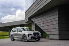 new-bmw-x7-on-location-palm-springs-10-2022-2250px.webp