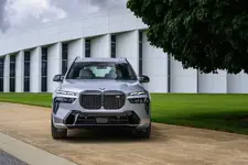 new-bmw-x7-on-location-palm-springs-10-2022-2250px.webp