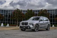 new-bmw-x7-on-location-palm-springs-10-2022-2250px.webp