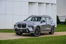 new-bmw-x7-on-location-palm-springs-10-2022-2250px.webp