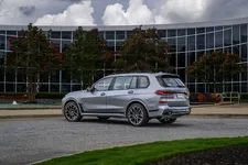 new-bmw-x7-on-location-palm-springs-10-2022-2250px.webp