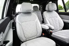 new-bmw-x7-on-location-palm-springs-10-2022-2250px.webp