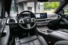 new-bmw-x7-on-location-palm-springs-10-2022-2250px.webp