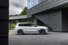 new-bmw-x7-on-location-palm-springs-10-2022-2251px.webp